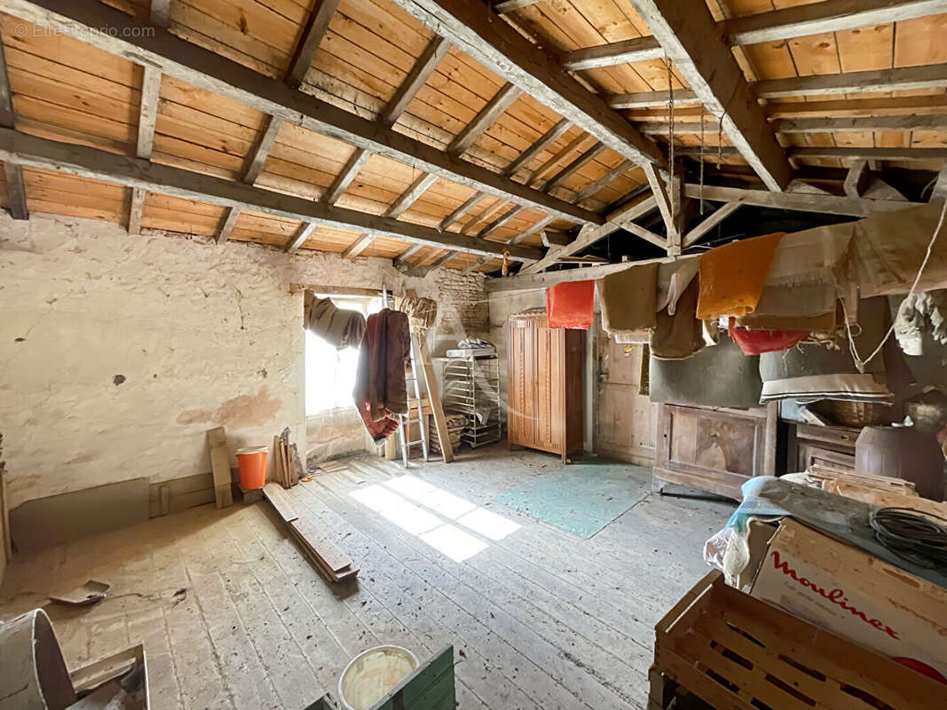 Maison à rénover à Sainte Radégonde Des Noyers - photo 12