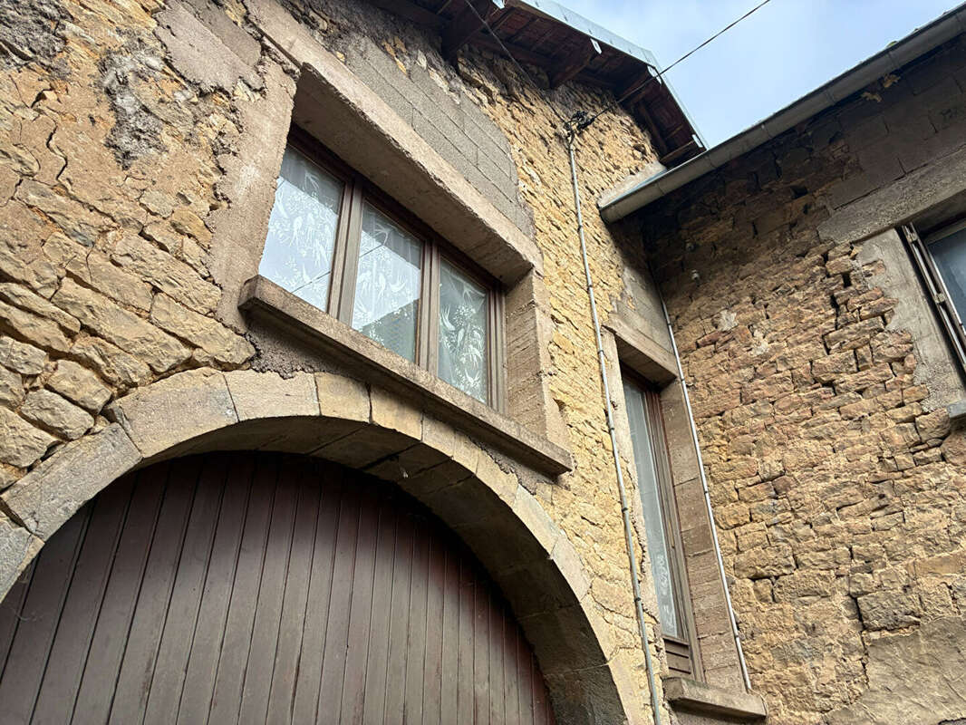 Maison à AVANNE-AVENEY