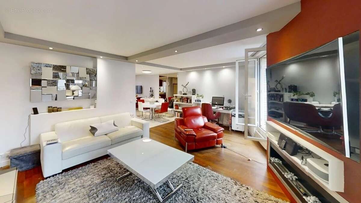 Appartement à PARIS-16E