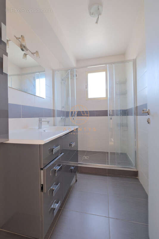 Appartement à SAINT-MAUR-DES-FOSSES