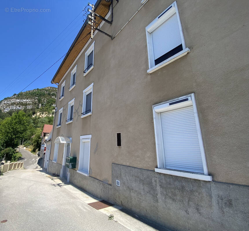 Appartement 1 pièce 150 m² · à Saint-Claude · 150 m² · 165 000 €