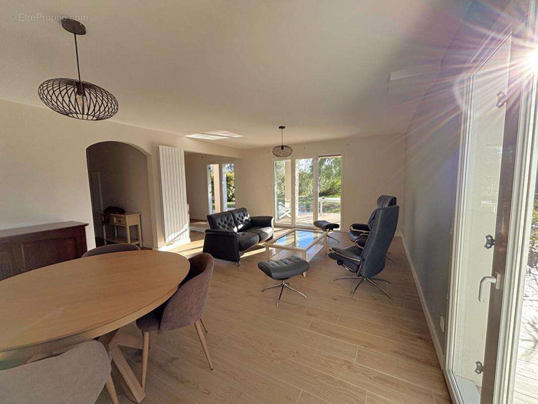 La Colle-sur-Loup, Élégante maison familiale rénovée, calme absolu - photo 8