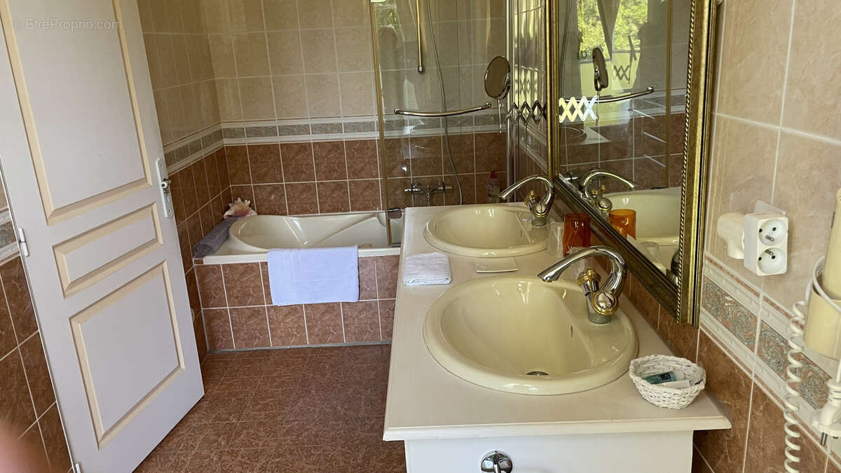 Maison à TOURNON-SAINT-PIERRE