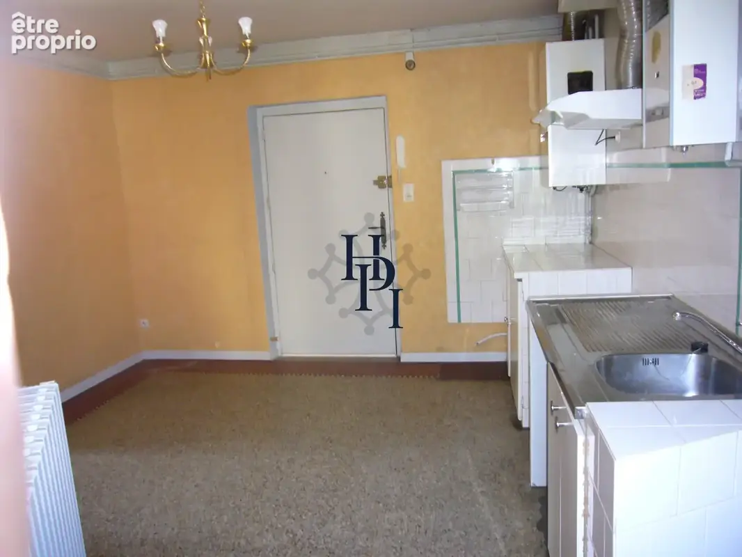 St Affrique, appartement T3 en deuxième étage. - photo 2