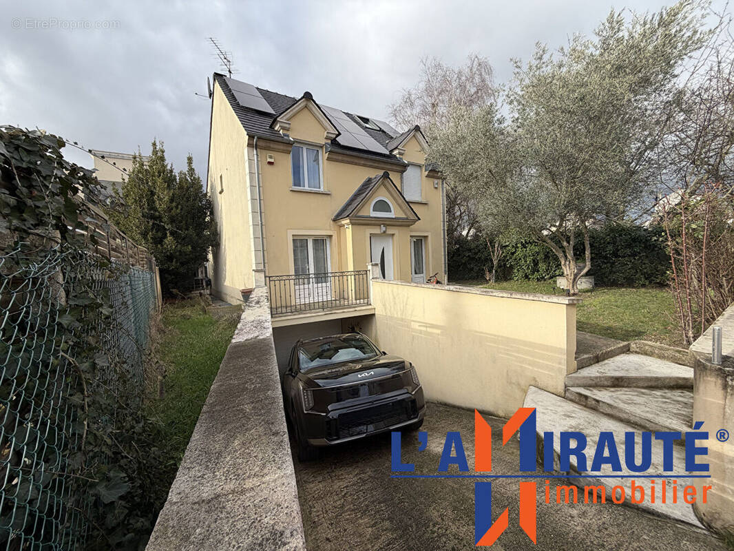 Maison à SARTROUVILLE