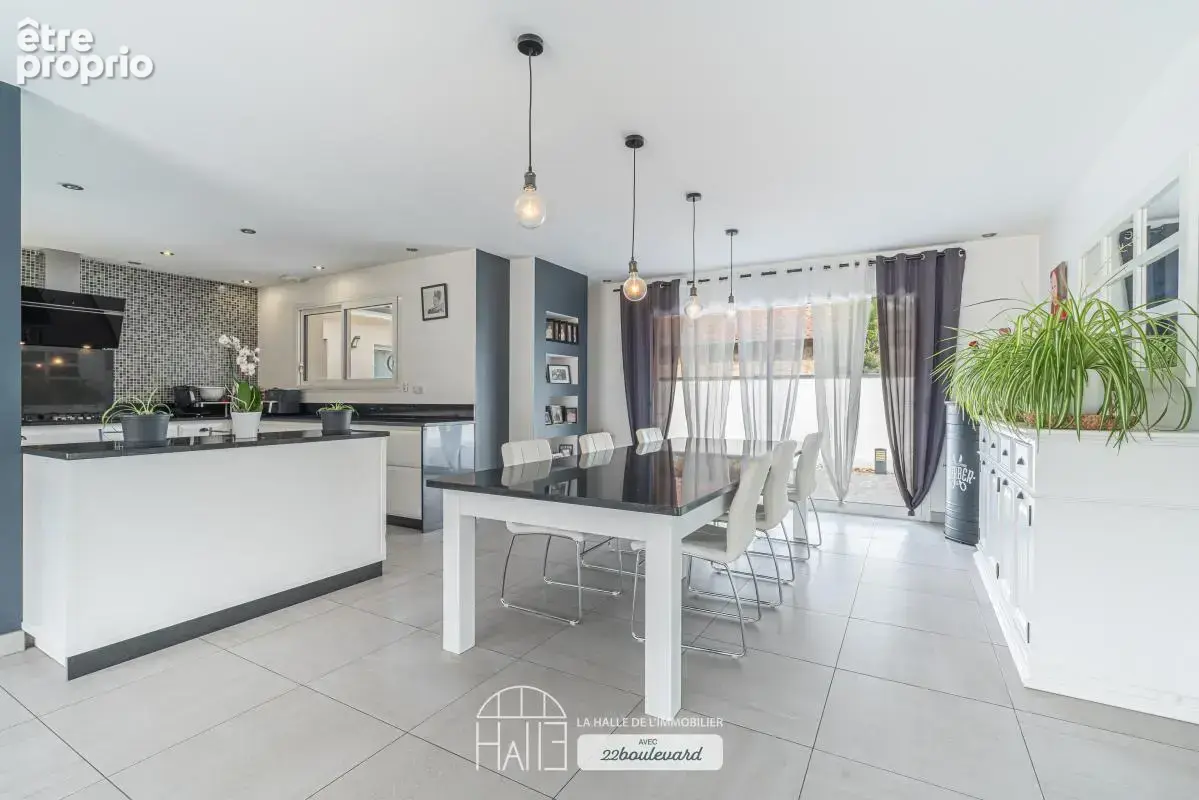 Maison 250 m² à Le Vigen  - photo 20