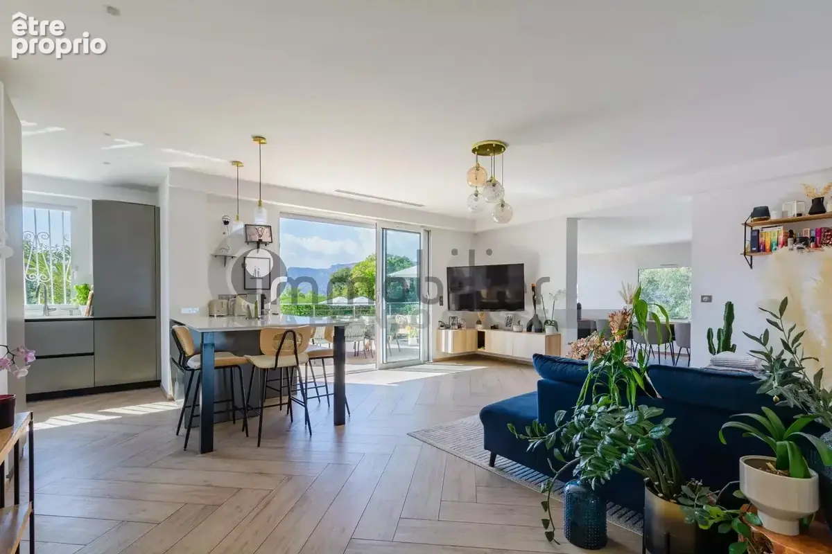 Appartement de 118m² avec piscine privative, terrasse, jardin et stationnements - photo 3