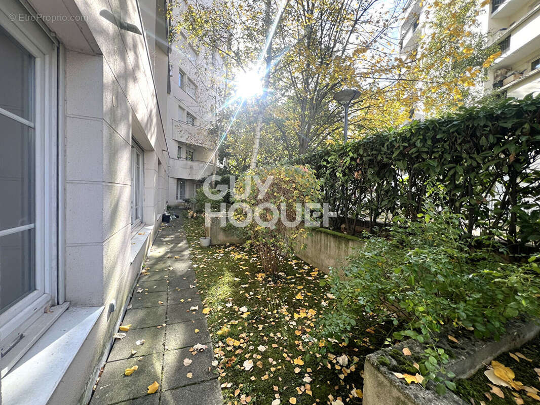 Appartement à COURBEVOIE