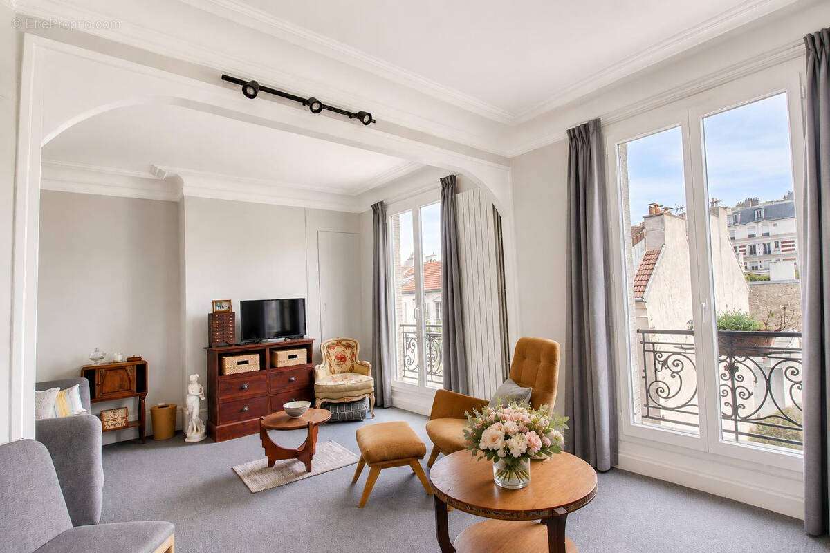 Appartement à PARIS-14E