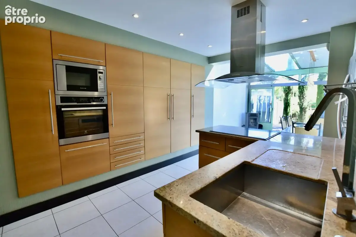 Maison avec jardin en bon état dans quartier résidentiel ! - photo 2