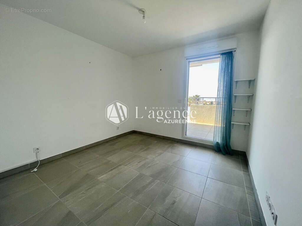 Appartement à SAINT-LAURENT-DU-VAR