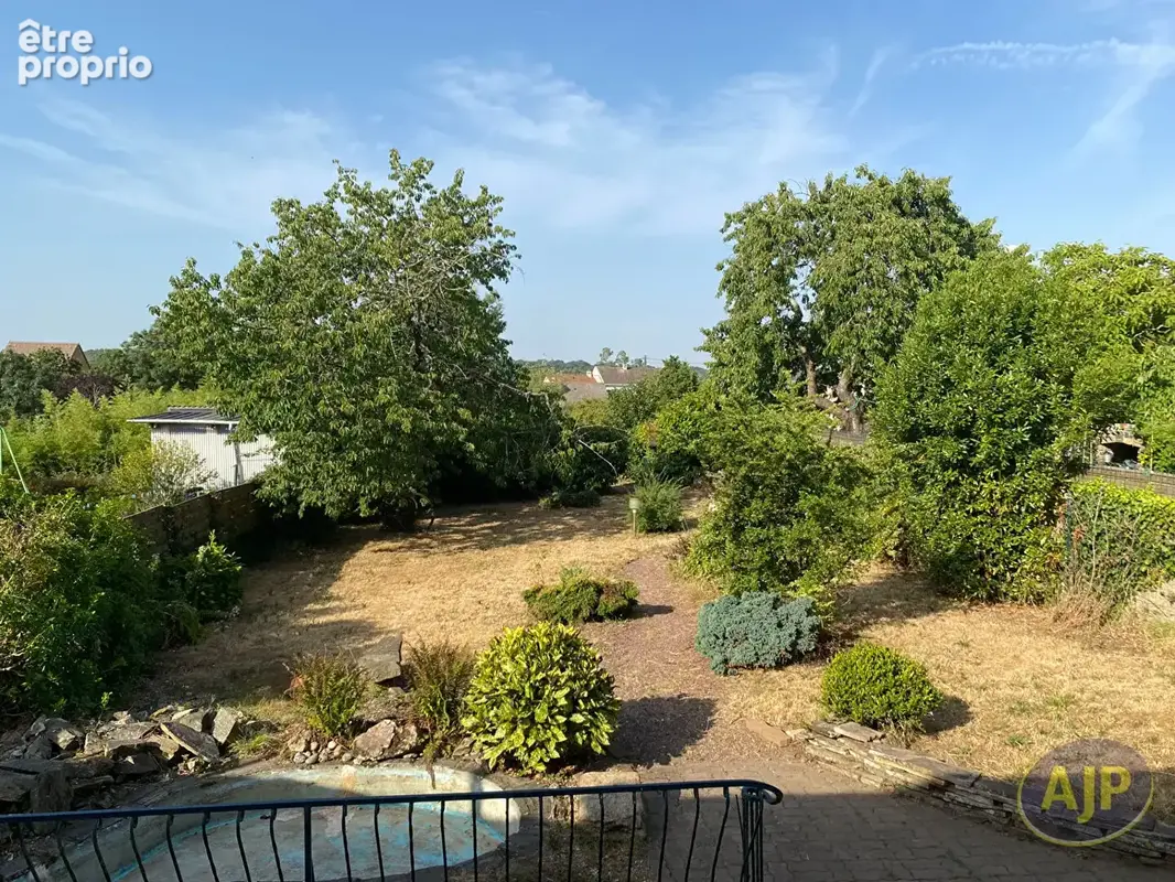 Maison à rénover avec jardin - photo 2