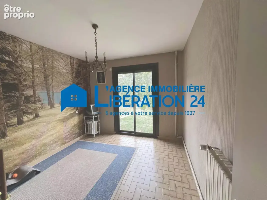 Maison familiale de 193 m² à Saint-Genest-Lerpt - photo 16