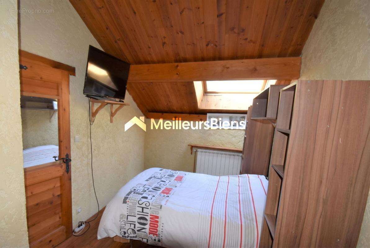 Chalet familial à Val-des-Prés, terrasse, balcon et jardin de 1405 m² - photo 11
