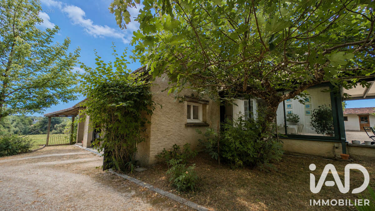 Maison 188 m² à Beaumont-La-Ronce  - photo 4
