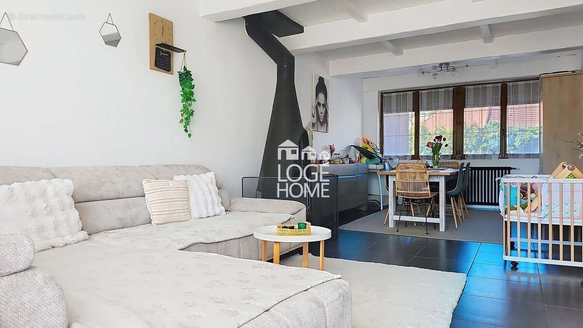 Séjour côté espace salon - Maison à HENIN-BEAUMONT