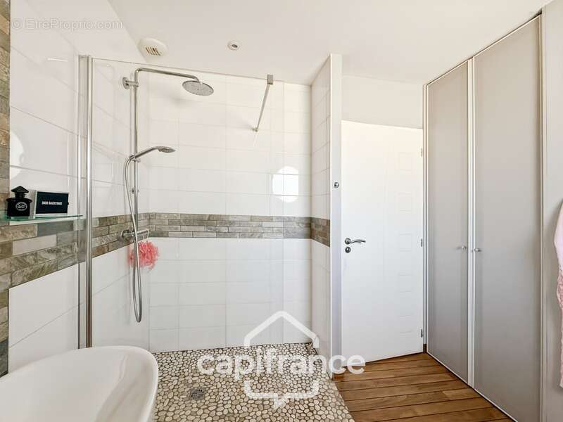 Maison contemporaine de plain-pied de 160 m² – 4 chambres – Véranda de 27 m² avec spa – Double garage – Carport – Noyal-Pontivy - photo 23