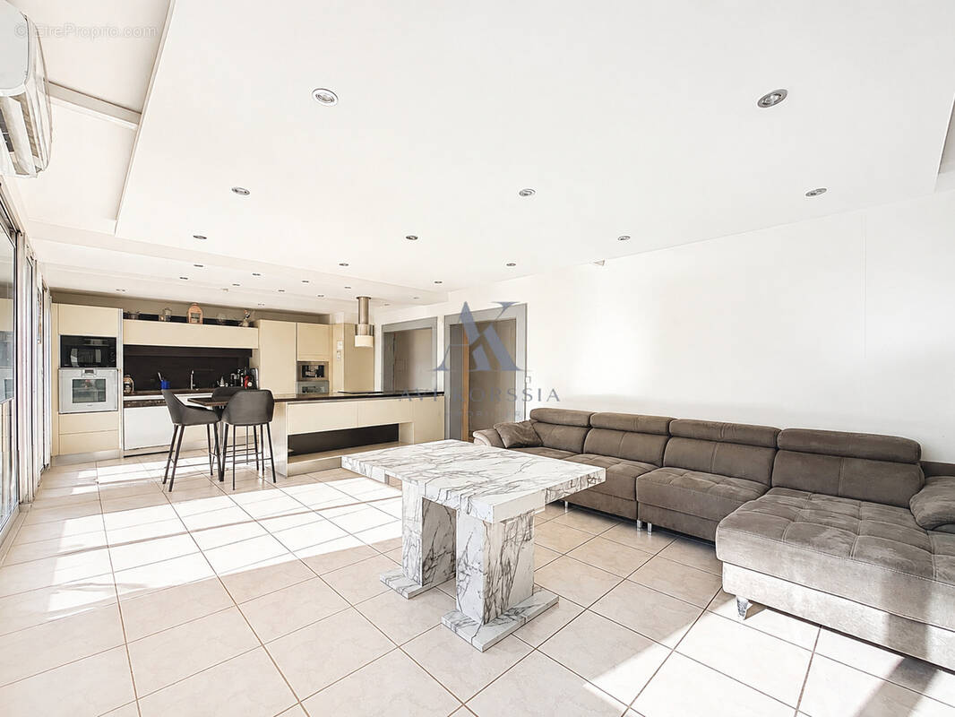 Appartement à DECINES-CHARPIEU