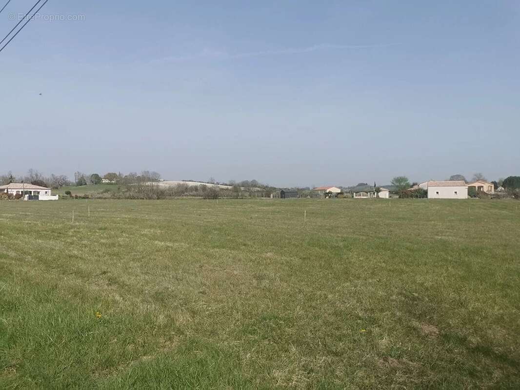 Terrain à MONMARVES