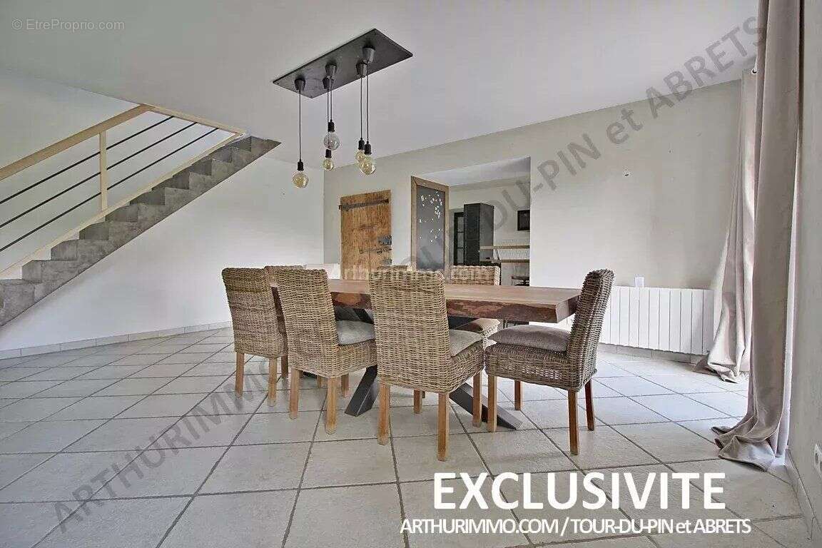 Maison à MONTFERRAT