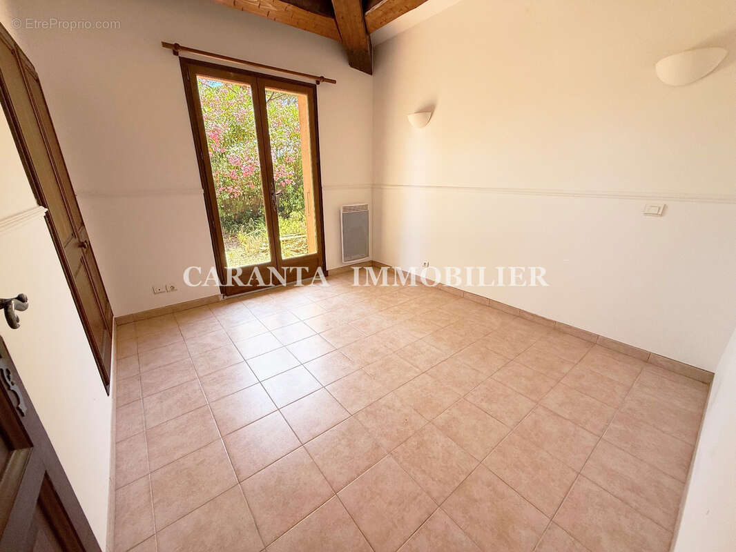 Vente villa 4 pièces Sainte-Maxime proche centre ville avec garage et piscinable - photo 12