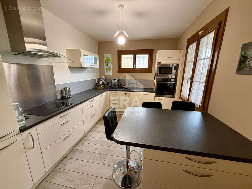 Maison à LES CLAYES-SOUS-BOIS