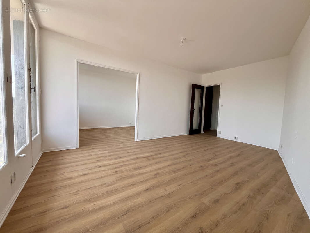 À acheter 160000 € à Toulon (83) : appartement de 70.85m2 - photo 3
