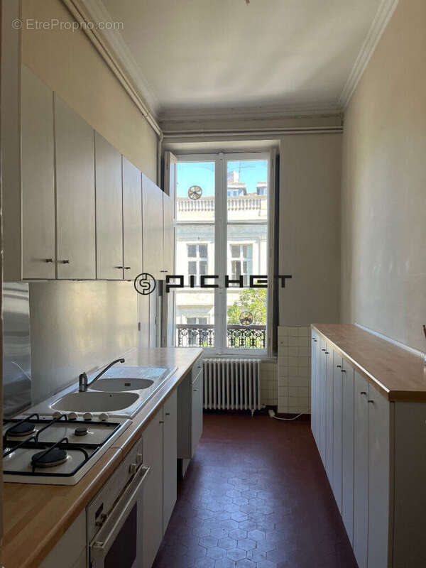Beau et vaste T2 avec vues à Bordeaux, secteur Quinconces / Jardin Public - photo 8