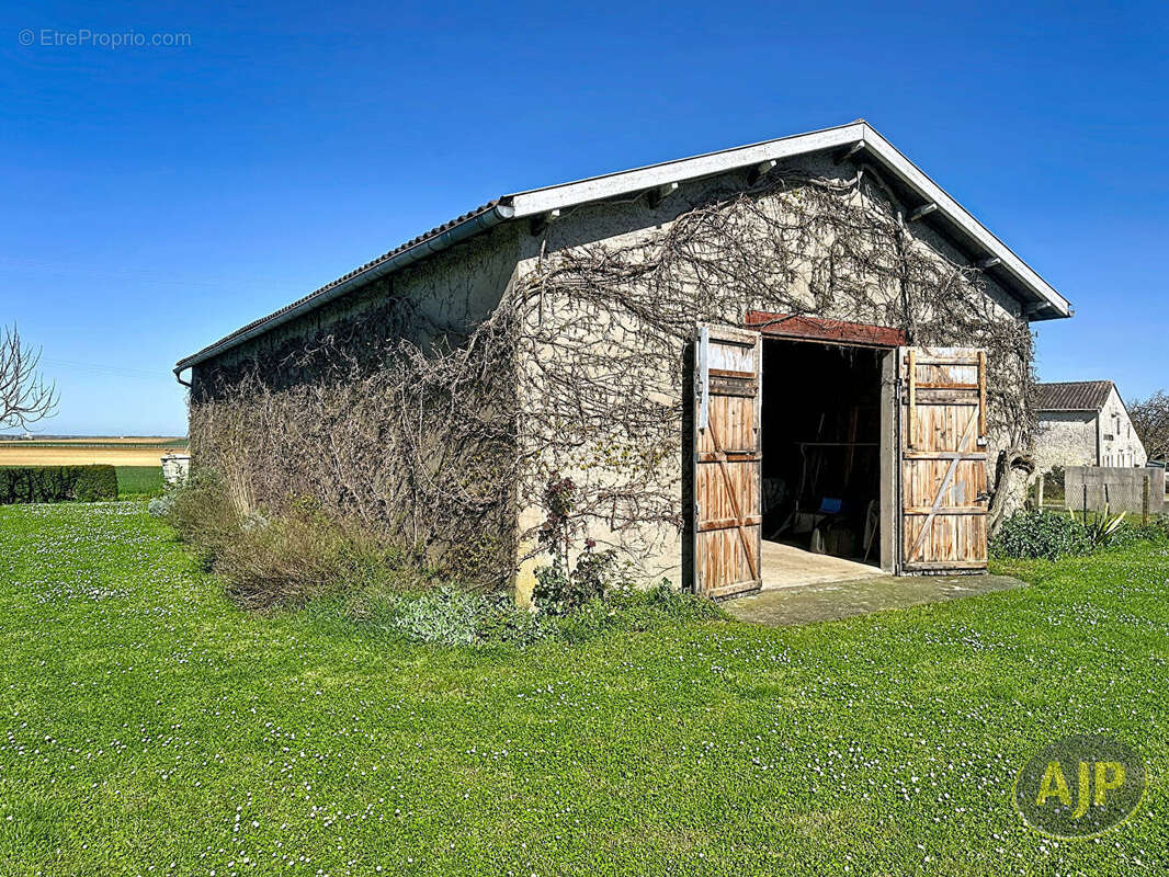 Charentaise de caractère à Saint-Grégoire-d'Ardennes - photo 15