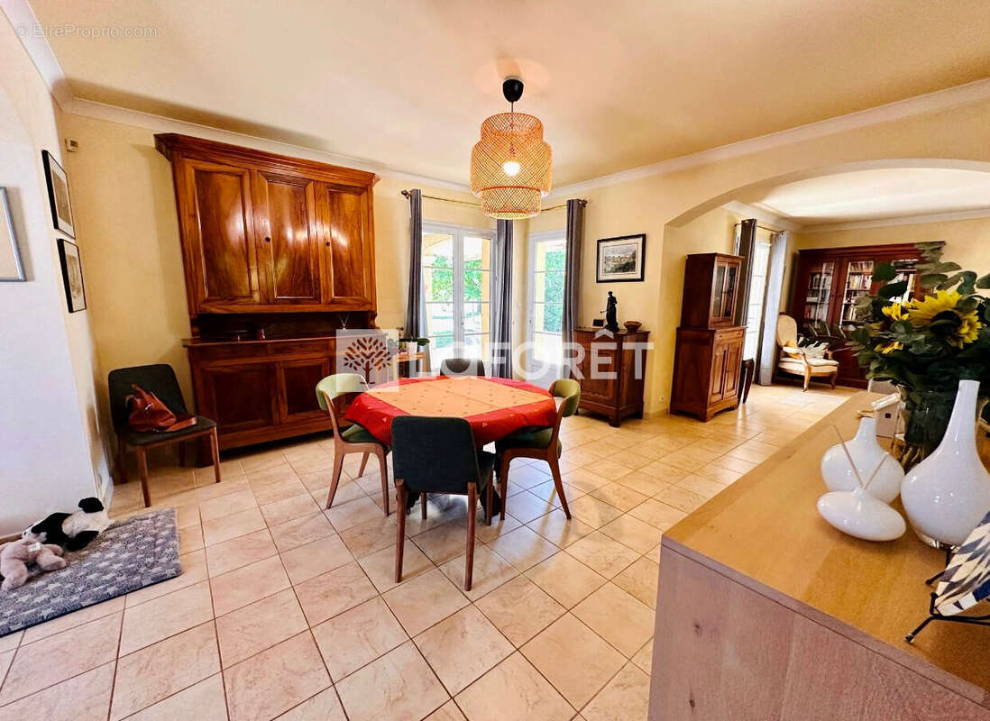 Villa Arles 5 pièce(s) 155.74 m2 - photo 6