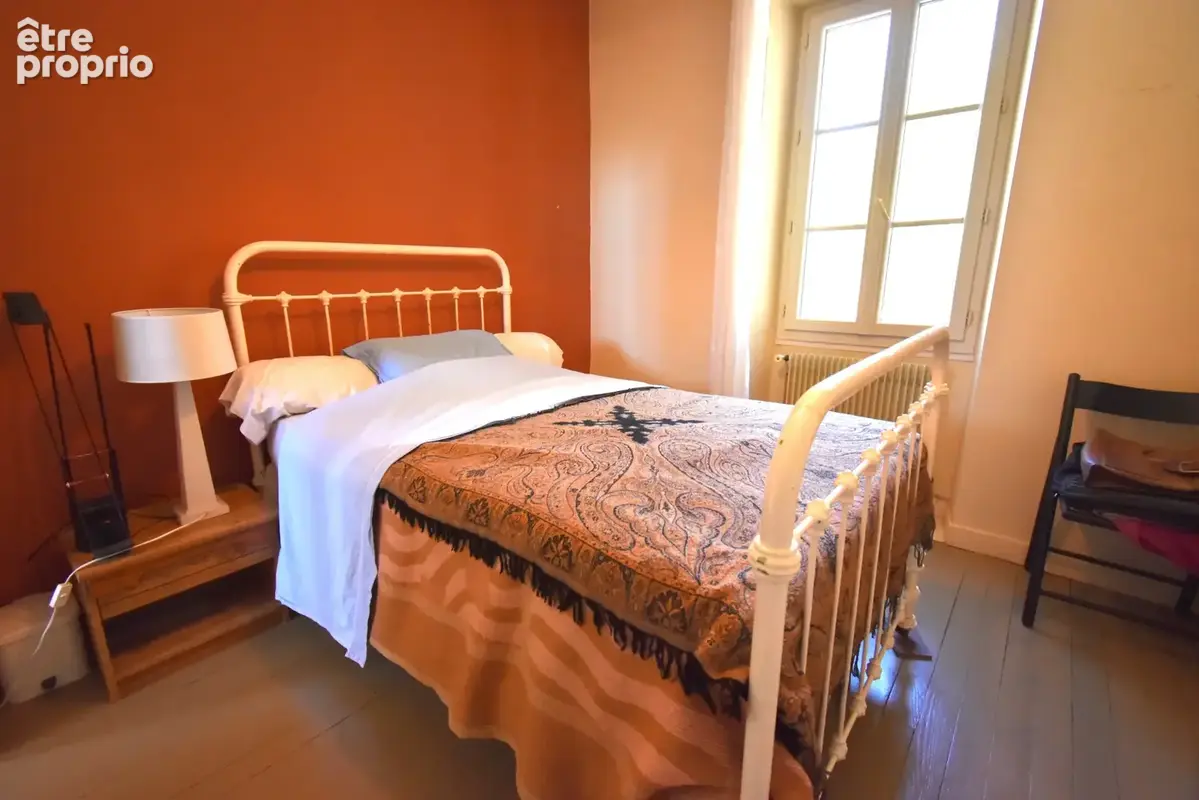 Maison de maître atypique avec maison secondaire, piscine et jardin. - photo 21