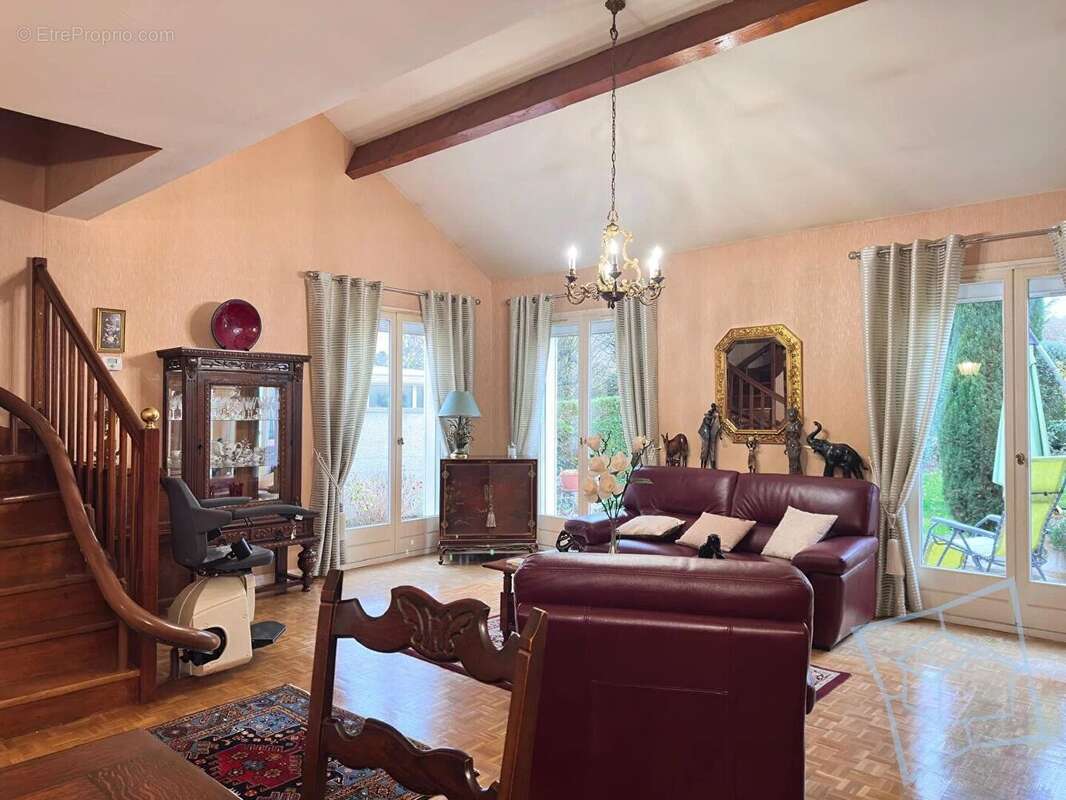 Maison à VOISINS-LE-BRETONNEUX