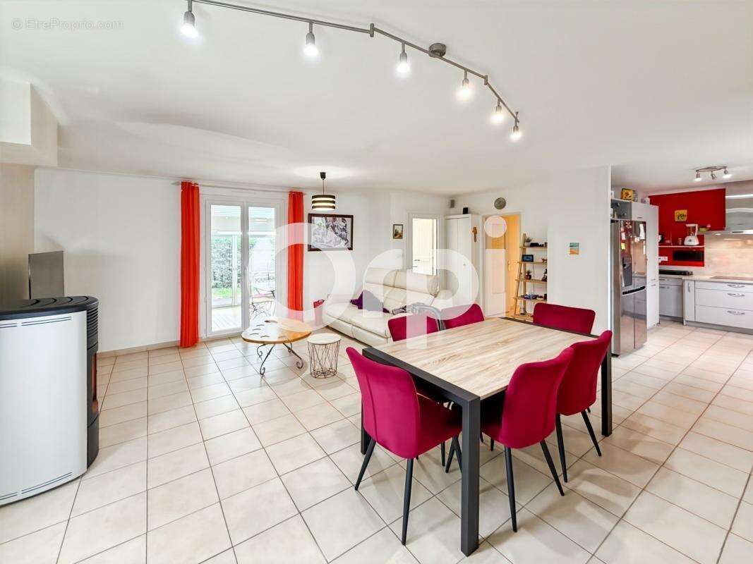 Maison à RUOMS