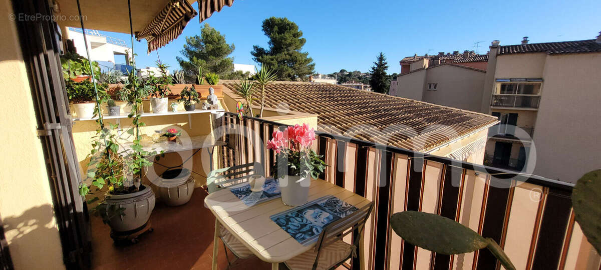 Appartement à VALLAURIS