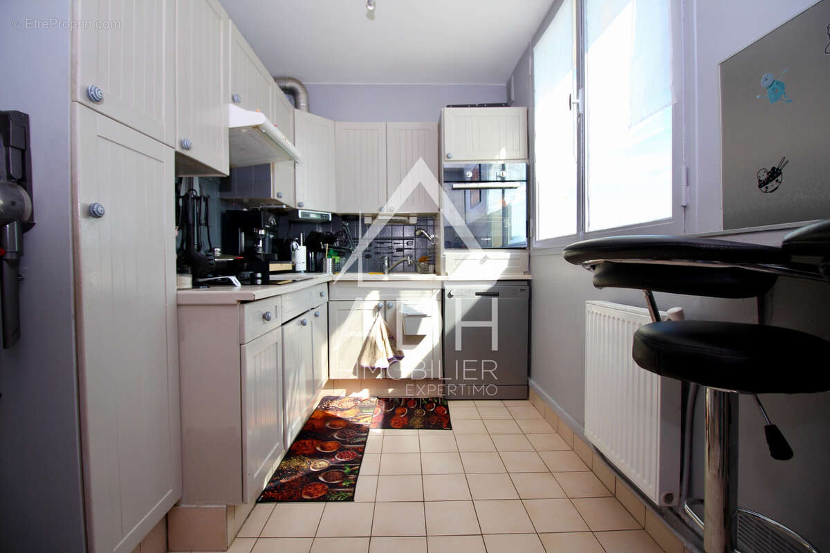 Appartement à NEAUPHLE-LE-CHATEAU