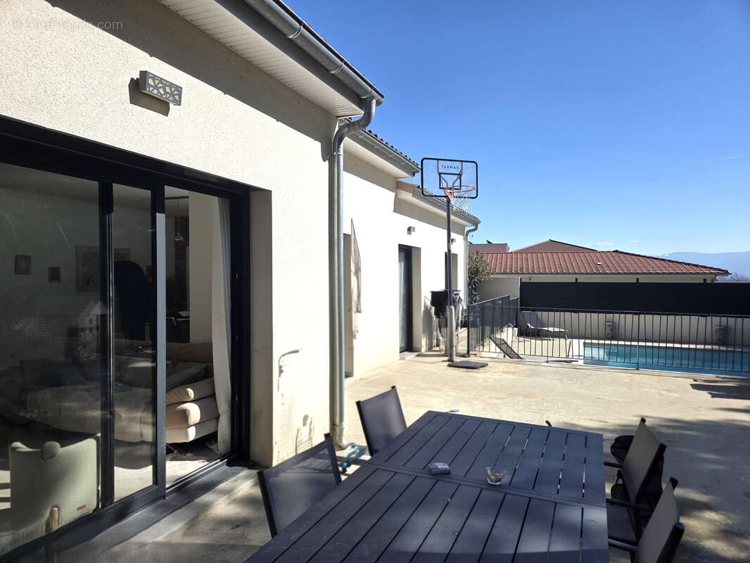 Maison à GENISSIEUX