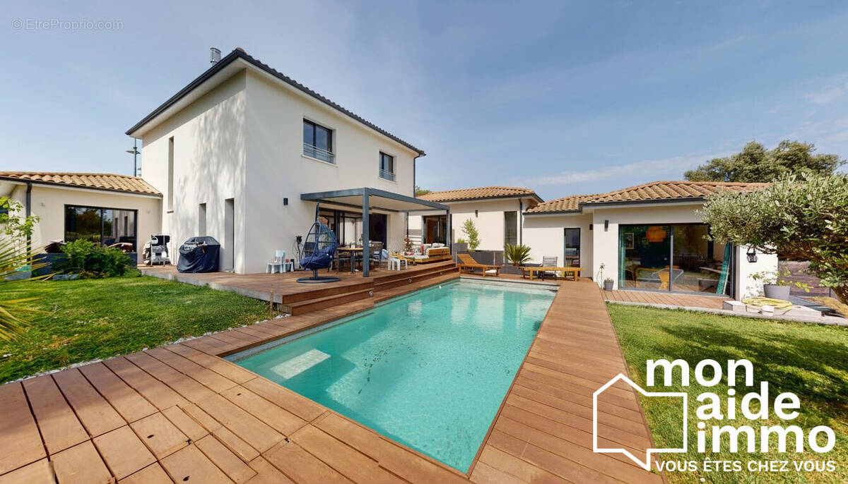 Maison à MONTUSSAN