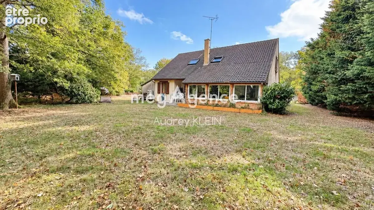 Maison familiale de 216 m² avec 5 chambres, véranda chauffée et terrain clos de 2 478 m² - photo 2