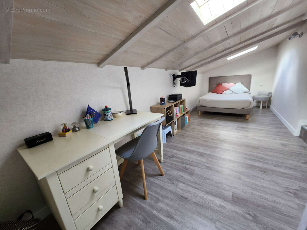Maison en pierre coup de cœur avec 6 chambres et double garage - photo 22