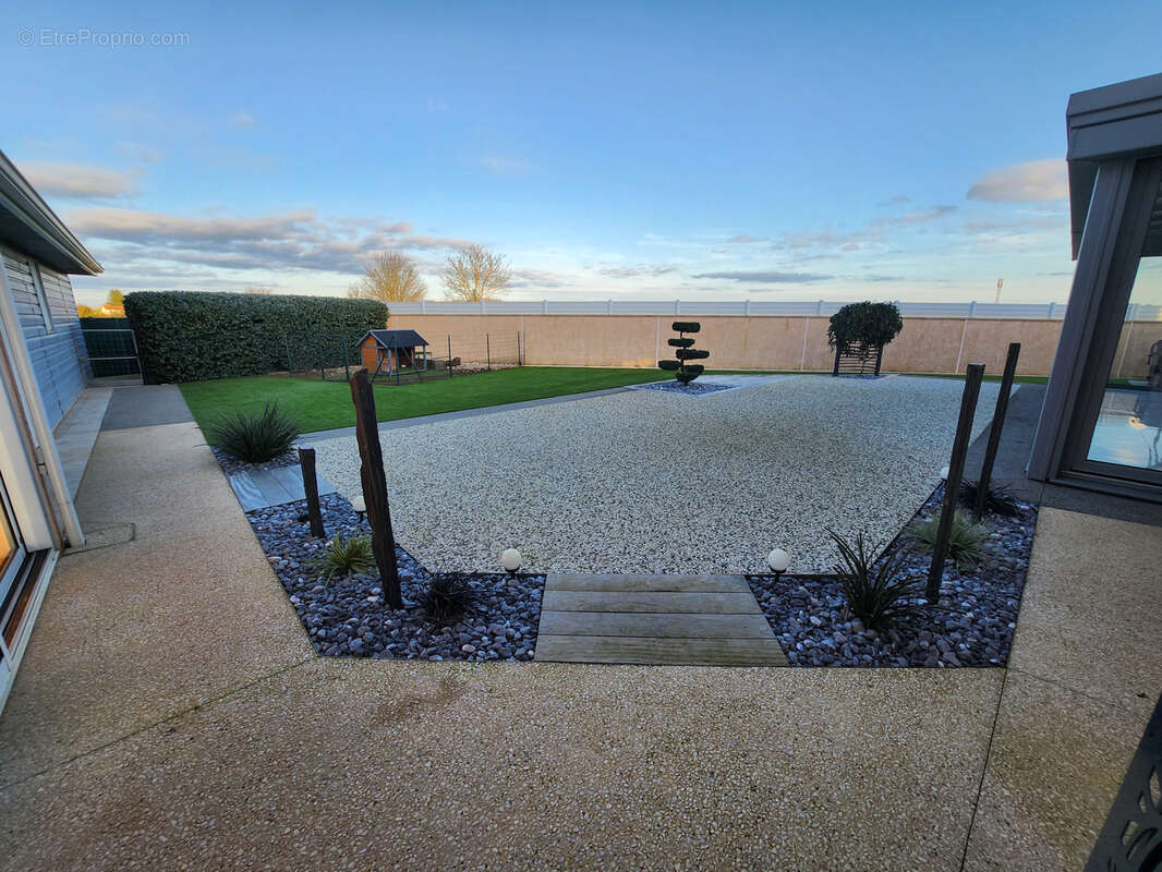 Maison à SAINTE-GEMME-LA-PLAINE