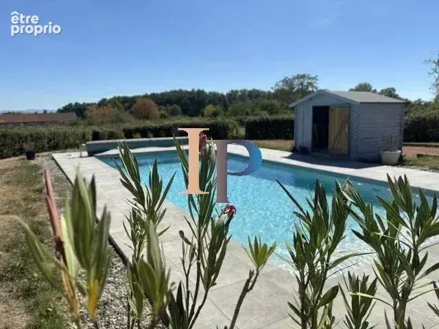 5 mn CHARLIEU maison avec vue et piscine - photo 19