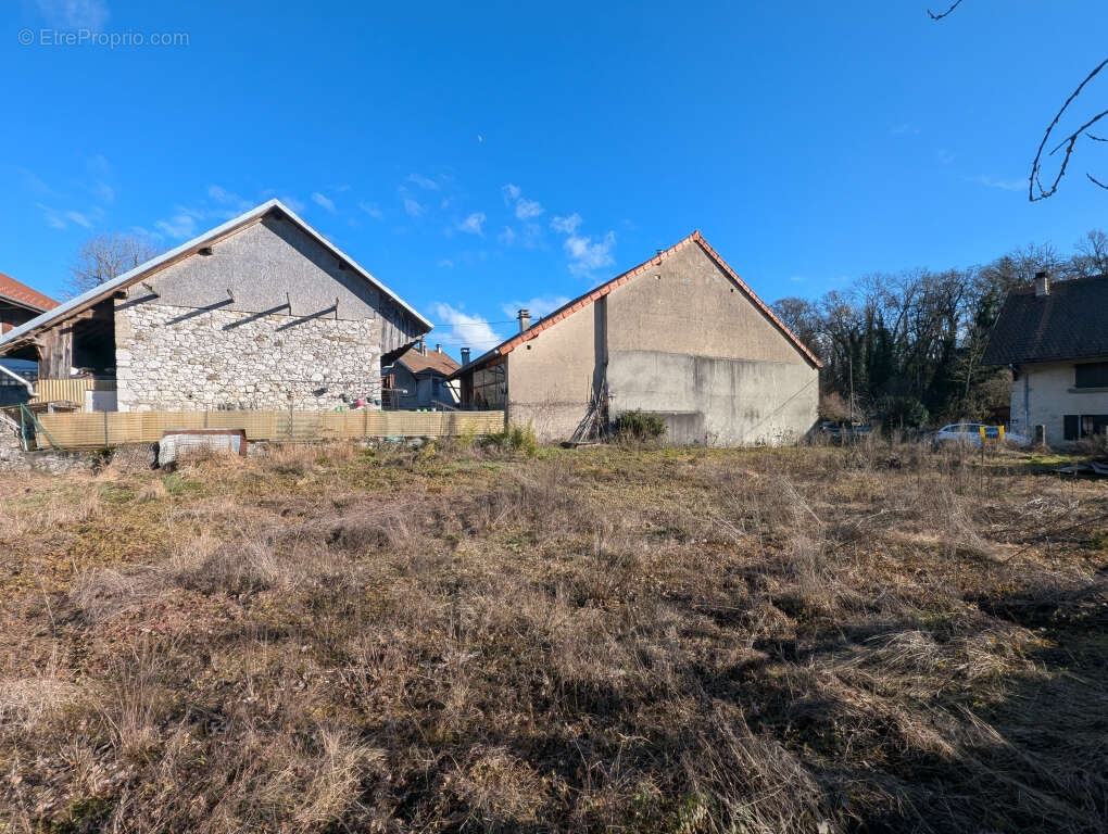 Terrain à PERS-JUSSY