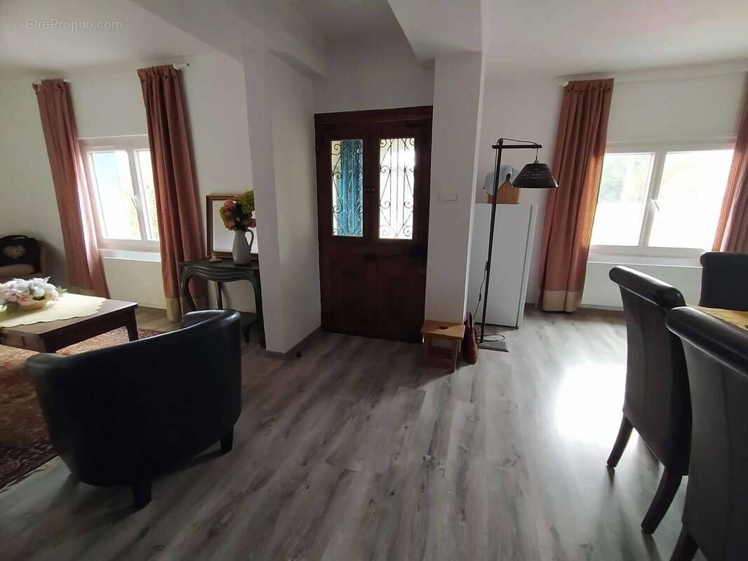 Maison à LA TOUR-BLANCHE