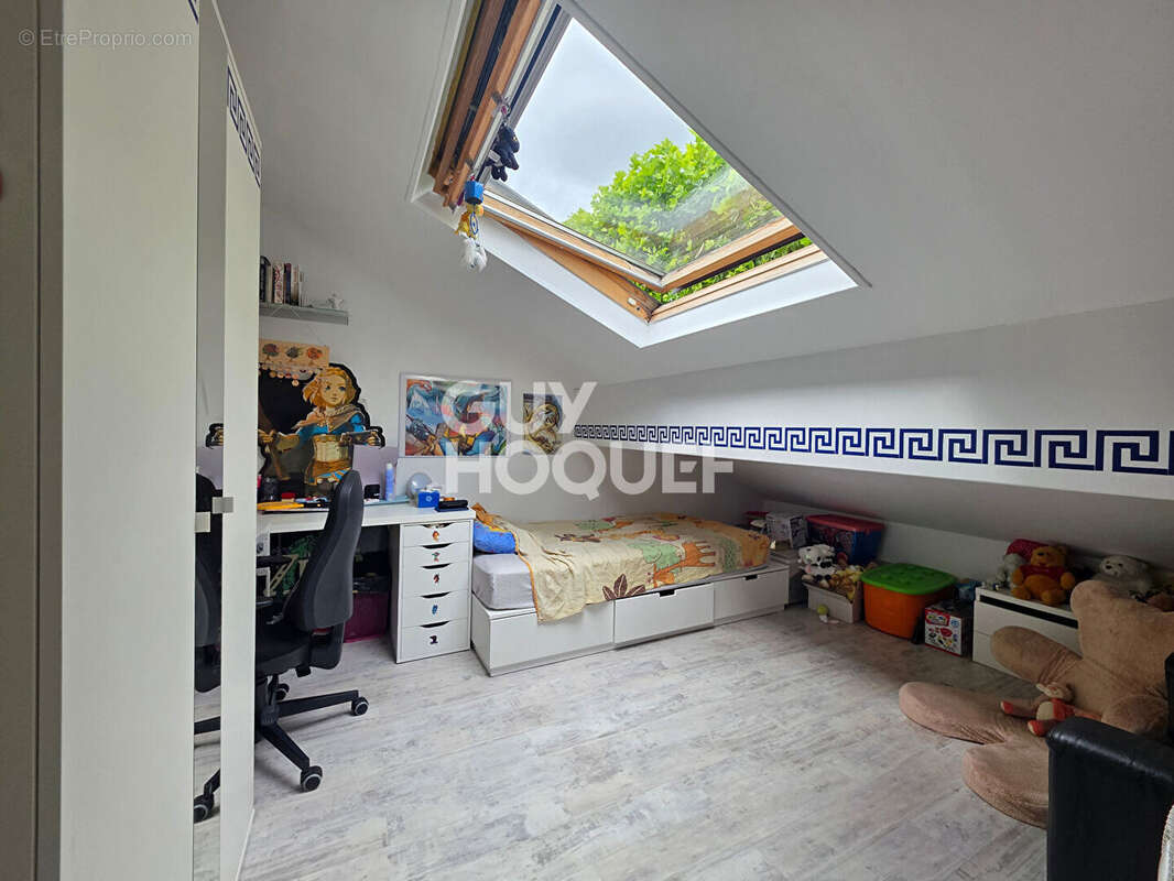 Maison familiale 5 chambres avec jardin - Proche commerces et transports - photo 8