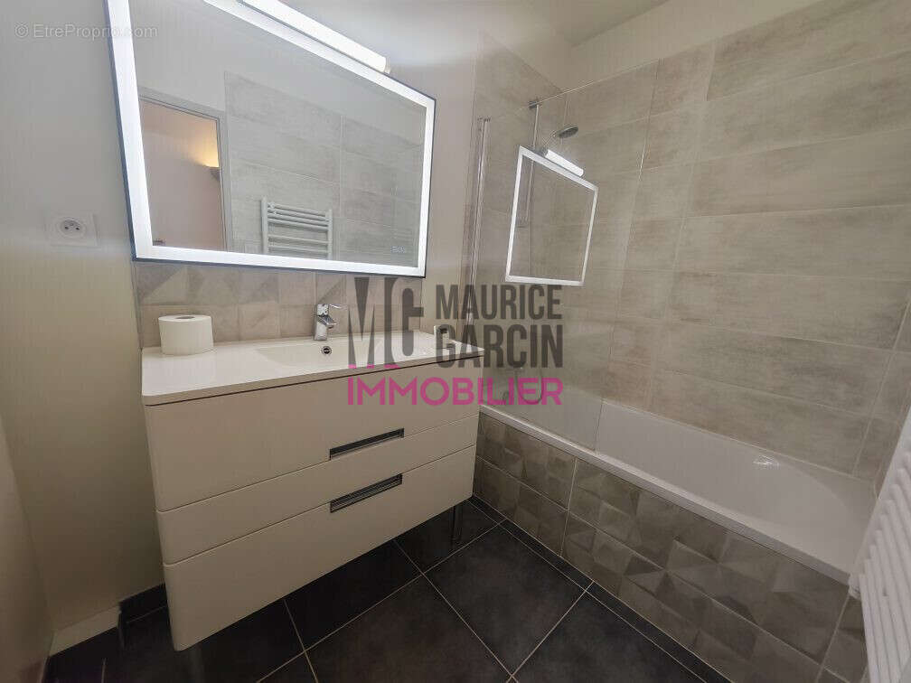 Appartement à ENTRAIGUES-SUR-LA-SORGUE