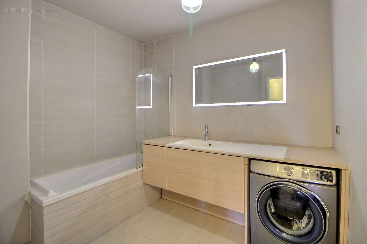 Appartement à LATTES