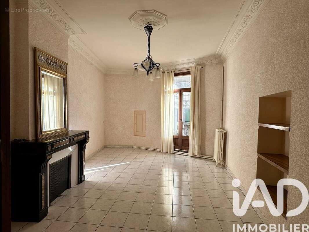 Maison 257 m² à Saint-Saturnin-De-Lucian  - photo 8
