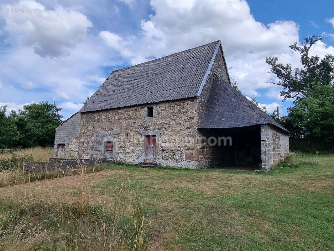 Maison en pierre - 4 pièces - 110m² - A proximité immédiate de l'axe Tinchebray / Flers - photo 8