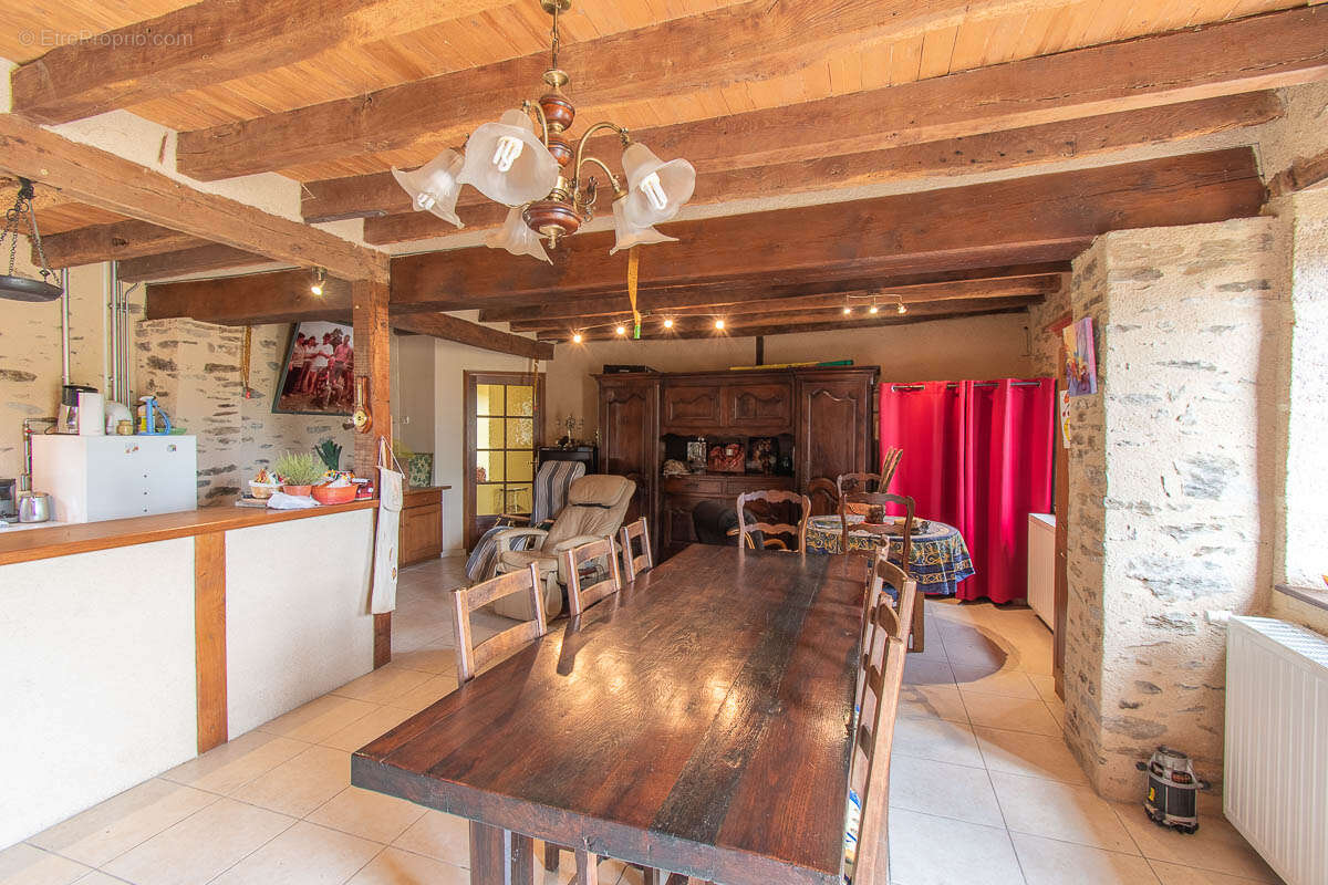 Maison à BOUSSAC