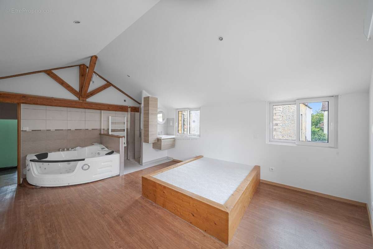 Maison à FLEUREY-SUR-OUCHE